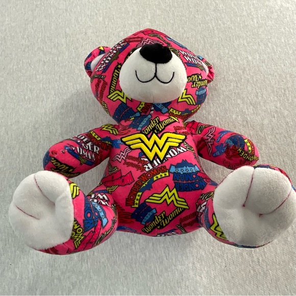 SIX FLAGS JUSTICE LEAGUE WONDER WOMAN TEDDY BEAR/PLUSH DC COMICS PINK AND MULTI - Picture 10 of 13